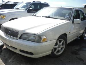 Volvo S70 Base Sedan