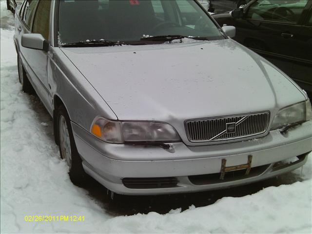 Volvo S70 Base Sedan