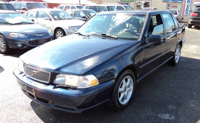 Volvo S70 Base Sedan