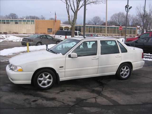 Volvo S70 Base Sedan