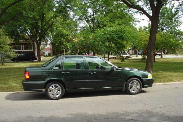 Volvo S70 Base Sedan