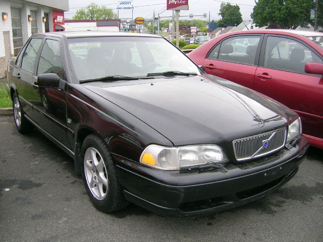 Volvo S70 Premium Leather Sedan
