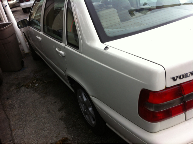 Volvo S70 Base Sedan