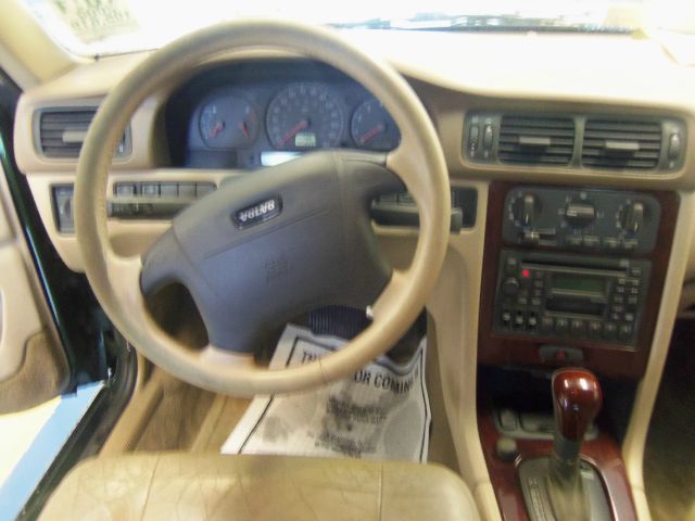 Volvo S70 Base Sedan