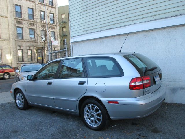 Volvo V40 2004 photo 2