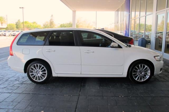Volvo V50 2010 photo 1