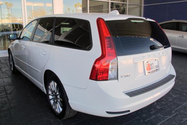 Volvo V50 2010 photo 2