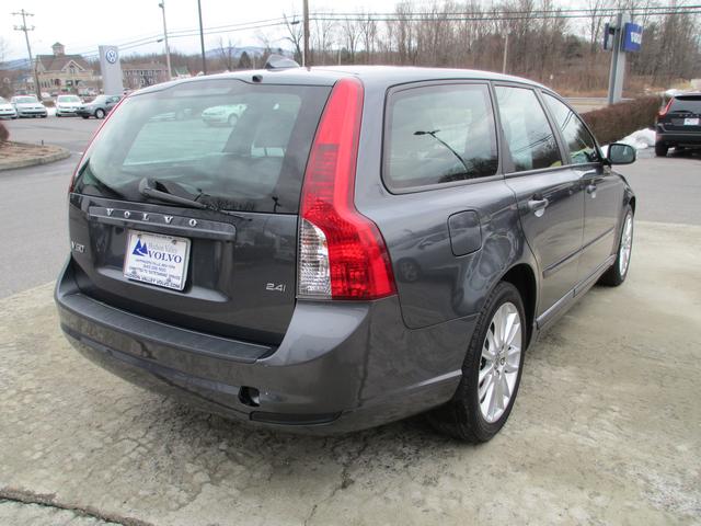 Volvo V50 2010 photo 1
