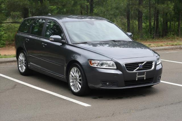 Volvo V50 2010 photo 1