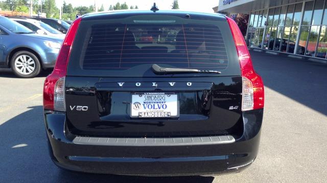 Volvo V50 2010 photo 1