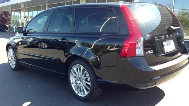 Volvo V50 2010 photo 2