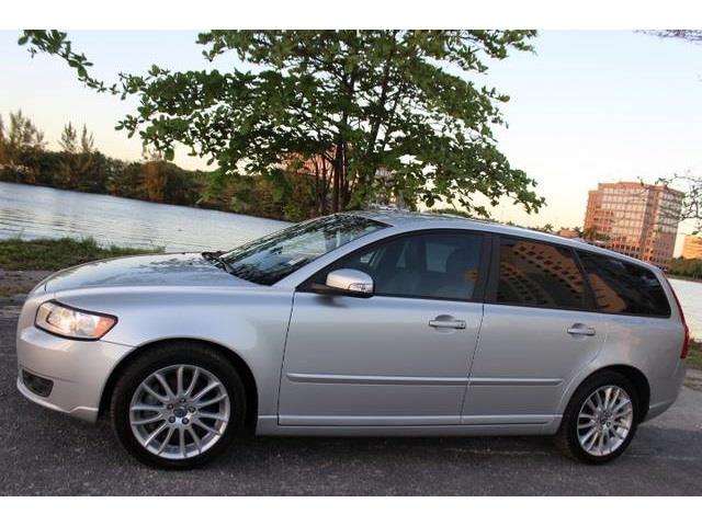 Volvo V50 2011 photo 2