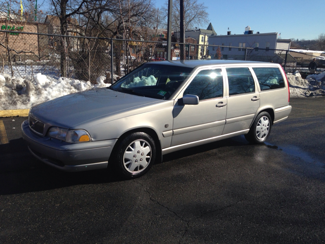 Volvo V70 1999 photo 1