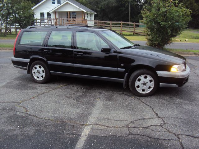 Volvo V70 2000 photo 1