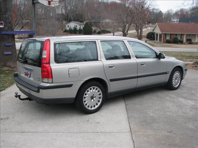 Volvo V70 2001 photo 1