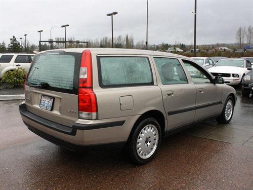 Volvo V70 2001 photo 1