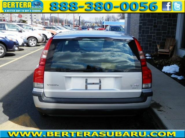Volvo V70 2001 photo 1