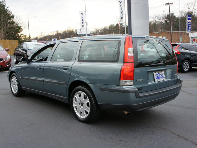 Volvo V70 2001 photo 1