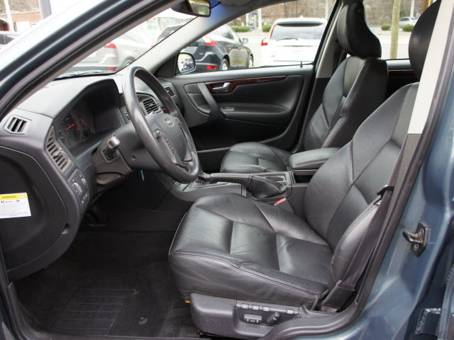 Volvo V70 2001 photo 2