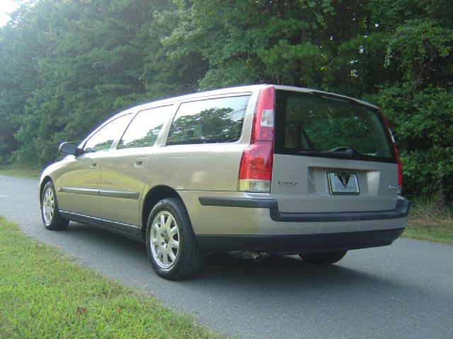 Volvo V70 2002 photo 2