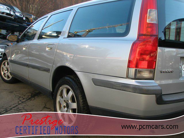 Volvo V70 2003 photo 1