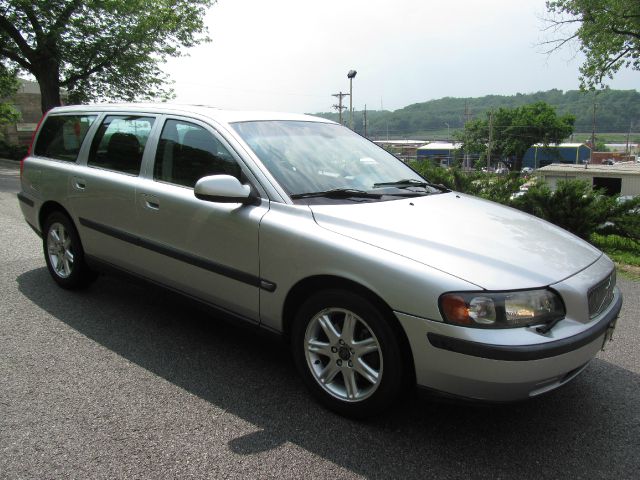 Volvo V70 I W/premium Pkg Wagon