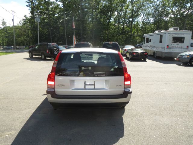 Volvo V70 2004 photo 1