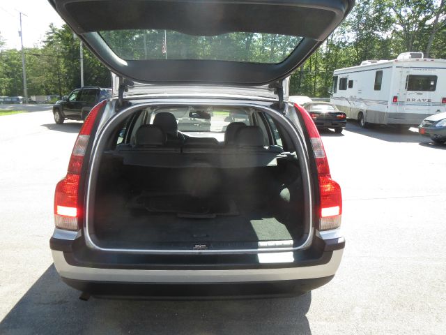 Volvo V70 2004 photo 2