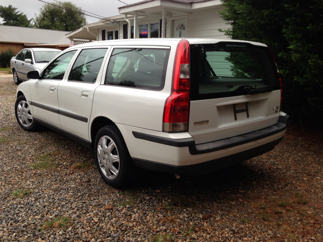 Volvo V70 2004 photo 2