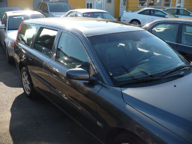Volvo V70 2004 photo 2