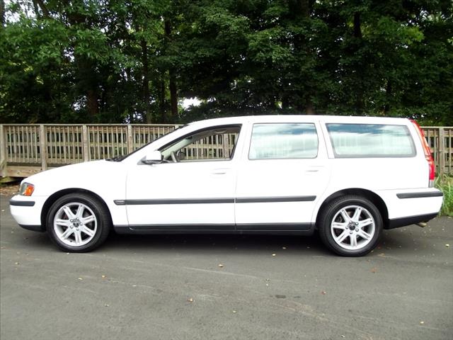 Volvo V70 2004 photo 2