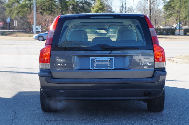 Volvo V70 2004 photo 1