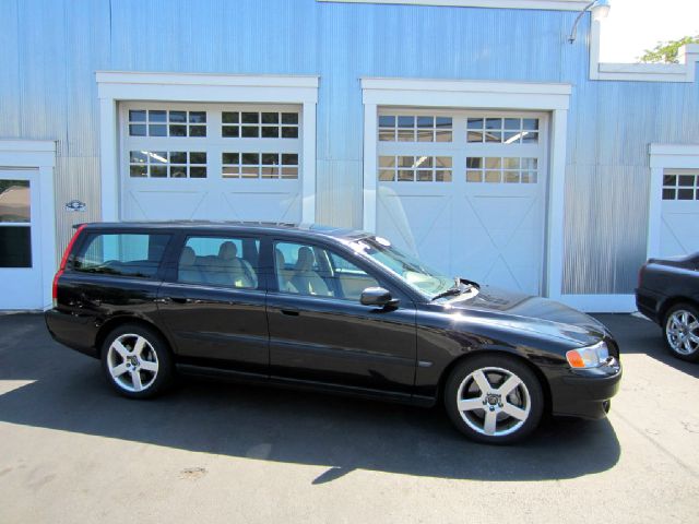 Volvo V70 W/leather Wagon