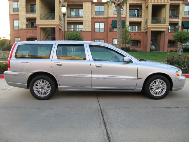 Volvo V70 2005 photo 1