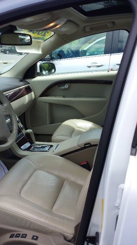 Volvo V70 2008 photo 1