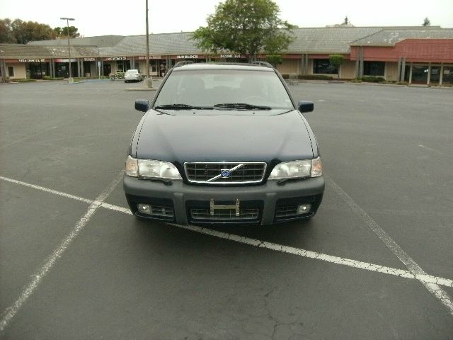 Volvo V70 XC 1999 photo 2