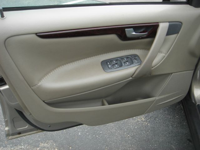 Volvo V70 XC 2001 photo 2