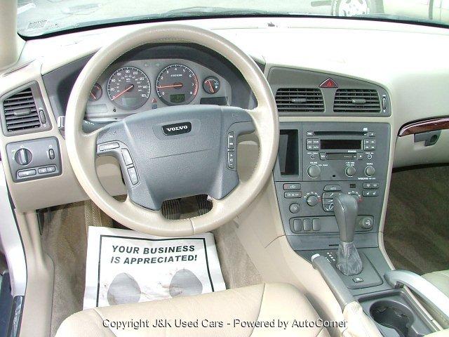 Volvo V70 XC 2002 photo 2