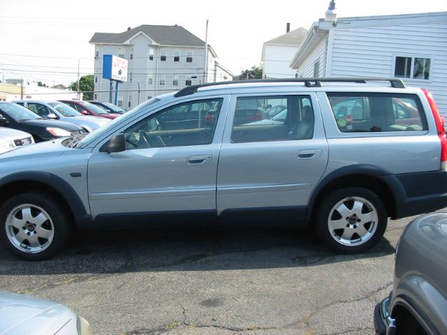 Volvo V70 XC 2002 photo 1