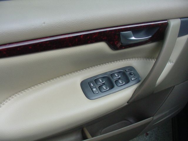 Volvo V70 XC 2002 photo 6