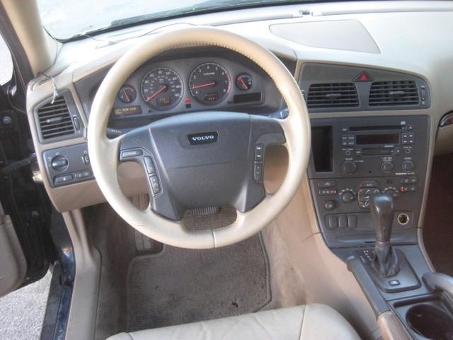 Volvo V70 XC 2002 photo 2