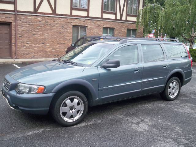 Volvo V70 XC Base Sport Utility