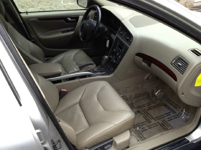 Volvo V70 XC EX - DUAL Power Doors SUV