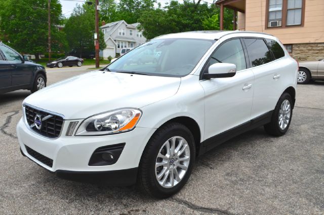 Volvo XC60 LS Flex Fuel 4x4 This Is One Of Our Best Bargains SUV