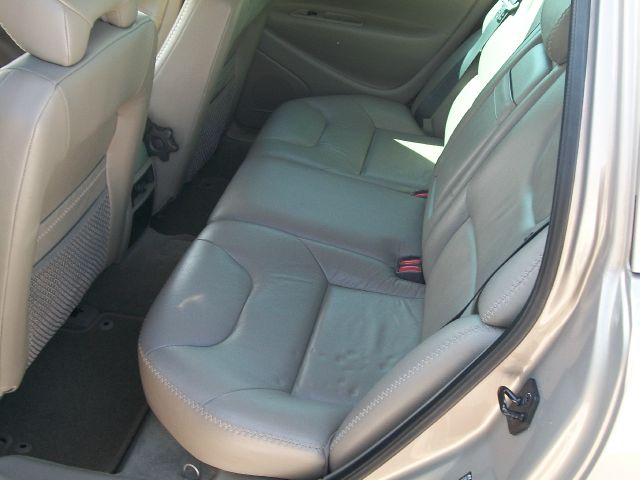 Volvo XC70 LE 4D Passenger Van SUV