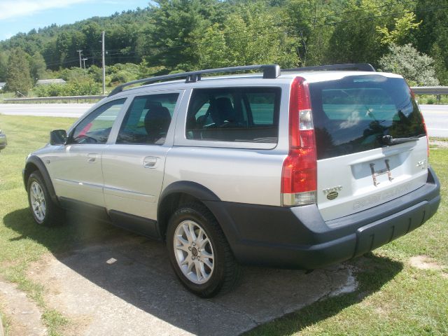Volvo XC70 LE 4D Passenger Van SUV