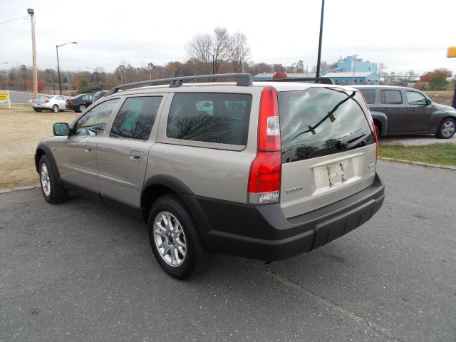 Volvo XC70 LE 4D Passenger Van SUV