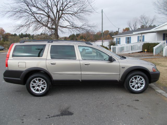 Volvo XC70 2004 photo 2