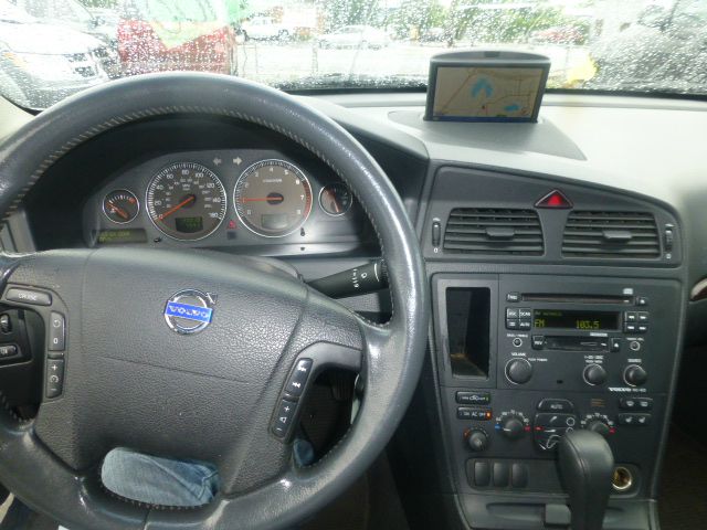 Volvo XC70 LE 4D Passenger Van SUV