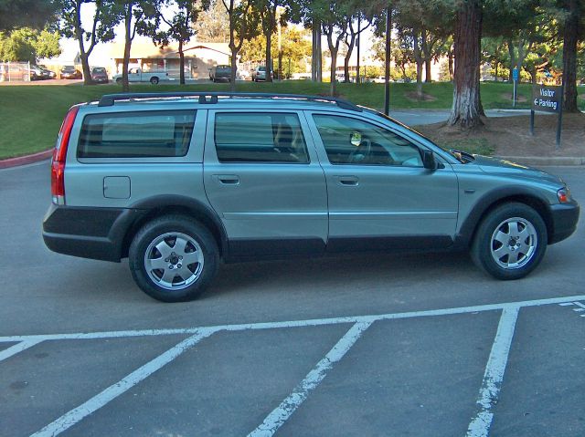 Volvo XC70 2004 photo 1